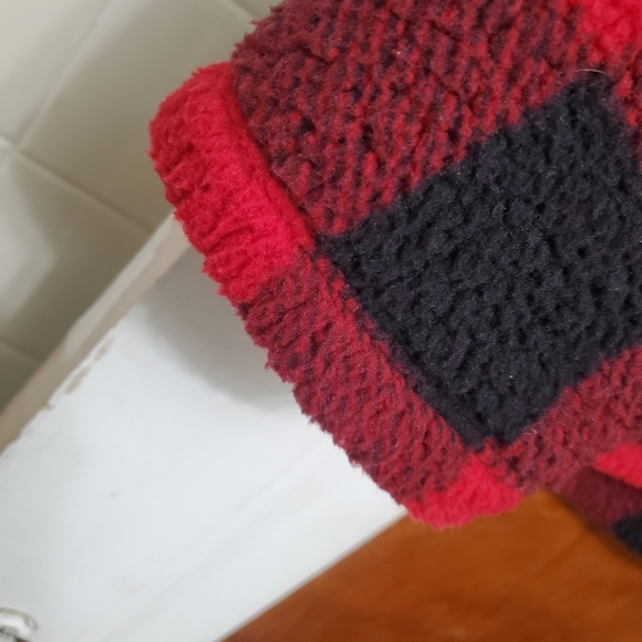 Old Navy red and black buffalo plaid Sherpa fleece jacket size - small - Picture 6 of 12